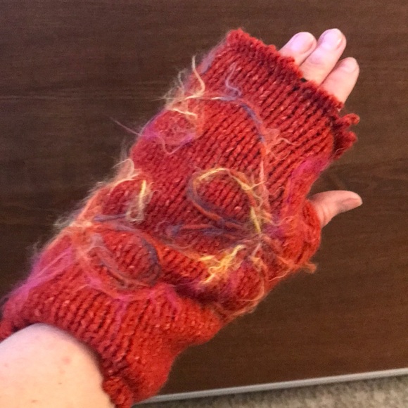 Handmade Mittens - Picture 2 of 4